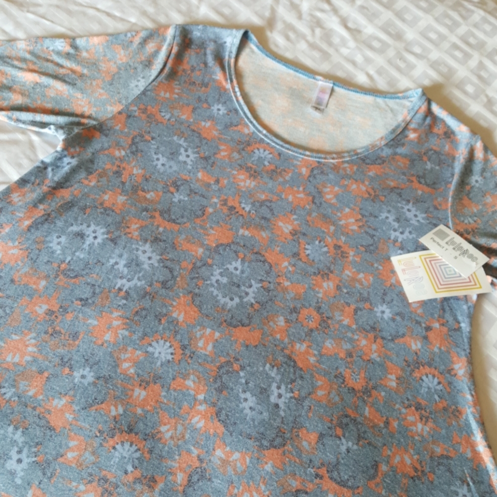 LulaRoe Super Soft Shirt - Picture 2 of 8